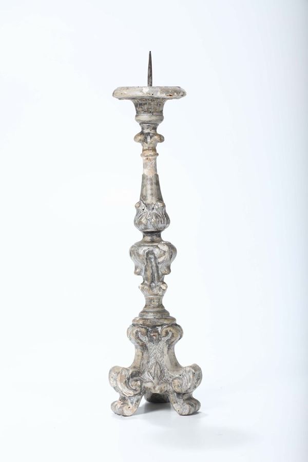 Candeliere in legno intagliato e argentato, XVIII secolo