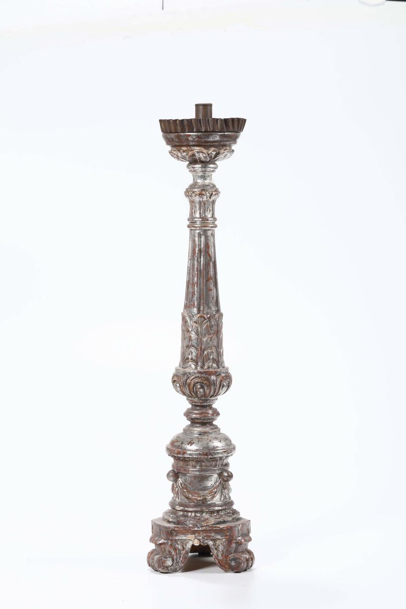 Candeliere in legno intagliato e argentato, XIX secolo  - Asta Asta a Tempo antiquariato - II - Cambi Casa d'Aste