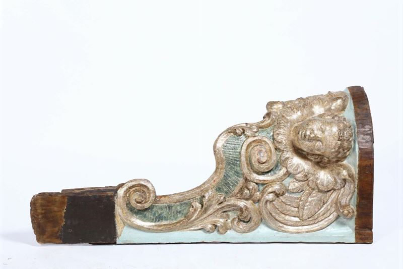 Mensola in legno intagliato, laccato e argentato con figura di cherubino, arte barocca italiana del XVII secolo  - Auction Fine Art - Cambi Casa d'Aste