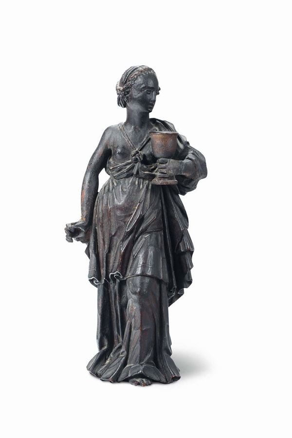 Figura femminile (Ebe?) in legno scolpito, patinato e dorato. Francia o Fiandre XVII secolo