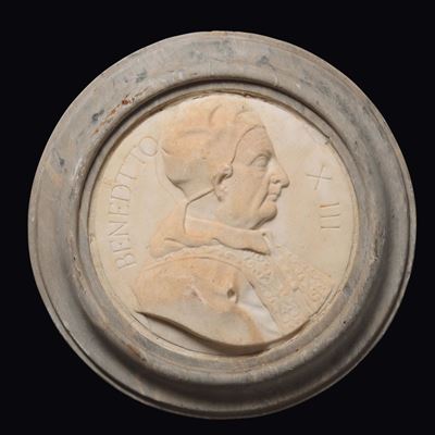 Rilievi con Profili di Papa Benedetto XIII e Papa Innocenzo XI, Marmo Bianco e Pietra Serena, Scu...