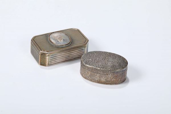 Due piccole scatole in argento