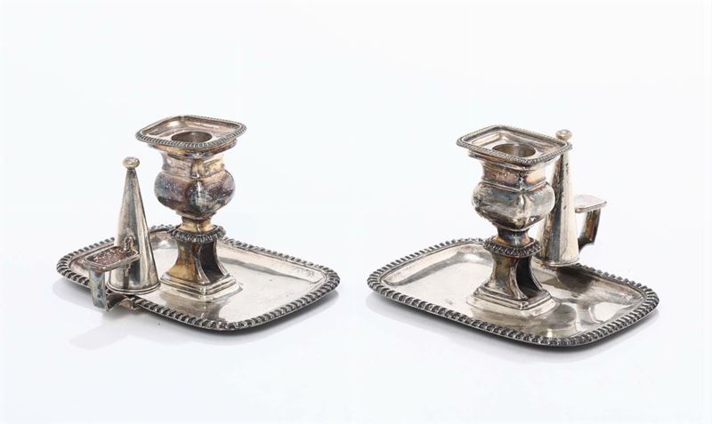 Coppia di bugie in rame argentato, XIX-XX secolo  - Auction Asta a Tempo antiquariato - II - Cambi Casa d'Aste