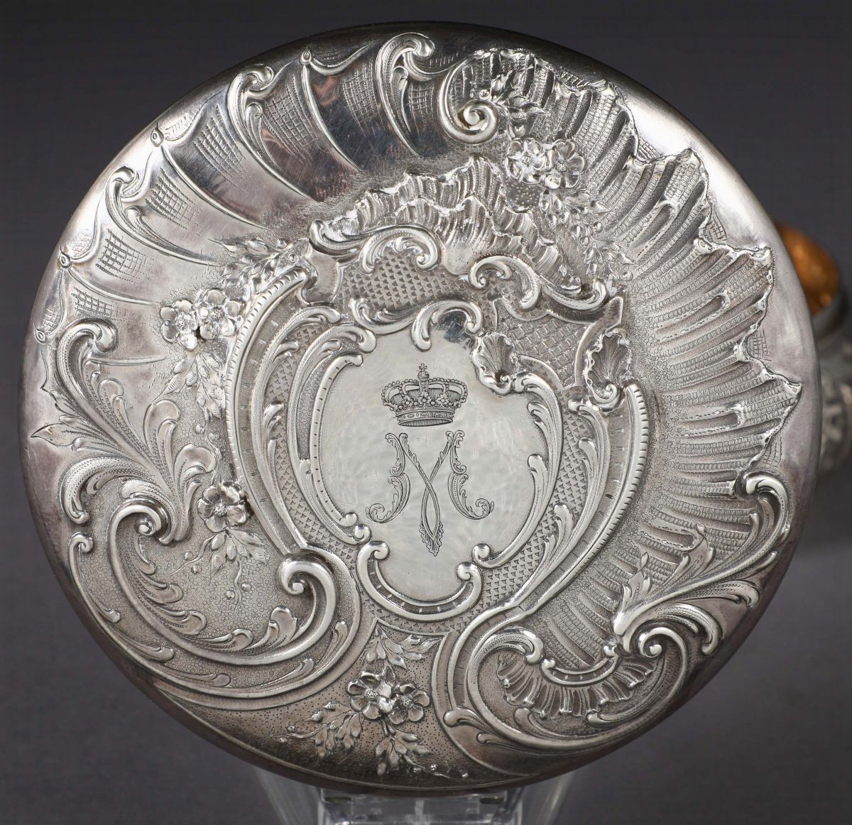 Scatola Circolare in Argento Sbalzato, Cesellato e Dorato, Italia Ultimo Quarto del XIX Secolo, A...