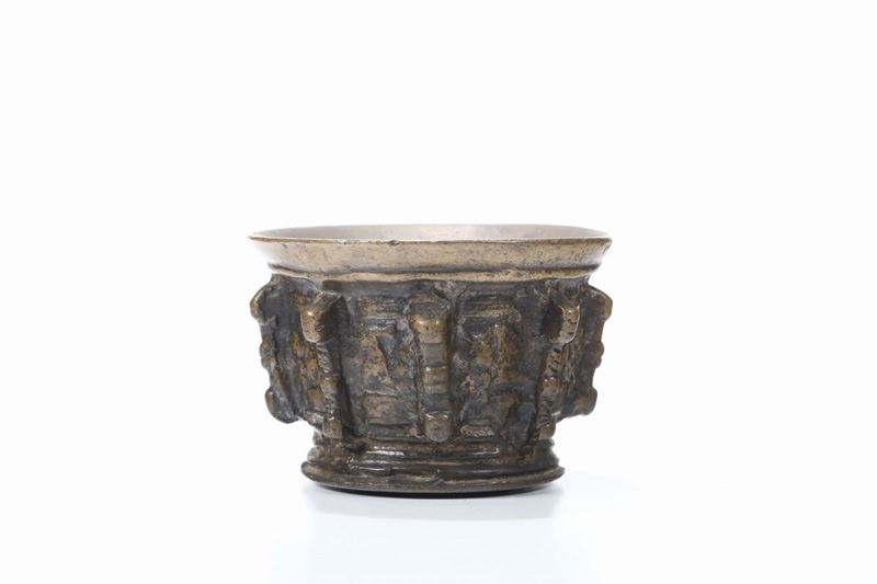 Mortaio costolato in bronzo, XVIII secolo  - Auction Asta a Tempo antiquariato - II - Cambi Casa d'Aste