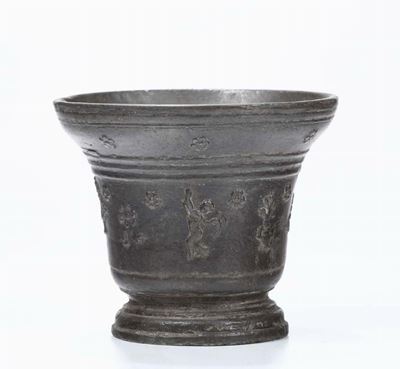 Mortaio in Bronzo Fuso e Cesellato. Fonditore Italiano o D’oltralpe del XVII Secolo