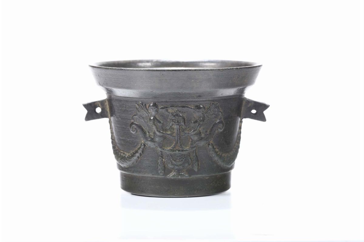 Mortaio in Bronzo Fuso e Cesellato. Fonditore Italiano o D’oltralpe del XVI-XVII Secolo