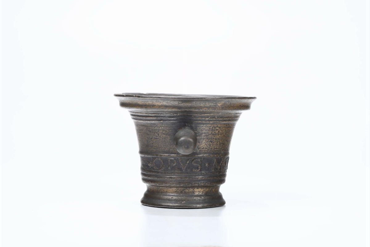 Mortaio in Bronzo Fuso e Cesellato. Italia XVI-XVII Secolo
