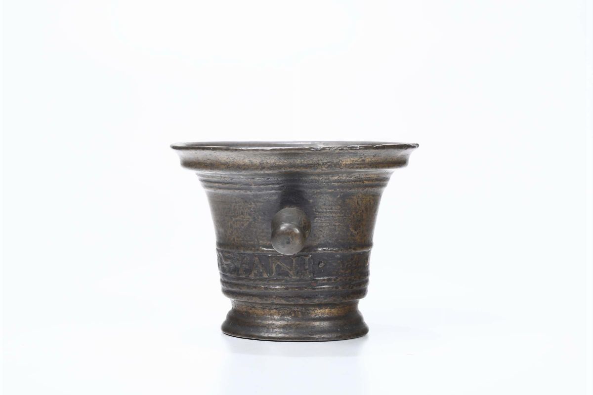 Mortaio in Bronzo Fuso e Cesellato. Italia XVI-XVII Secolo