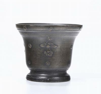 Mortaio in Bronzo Fuso e Cesellato. Fonditore Italiano o D’oltralpe del XVII Secolo