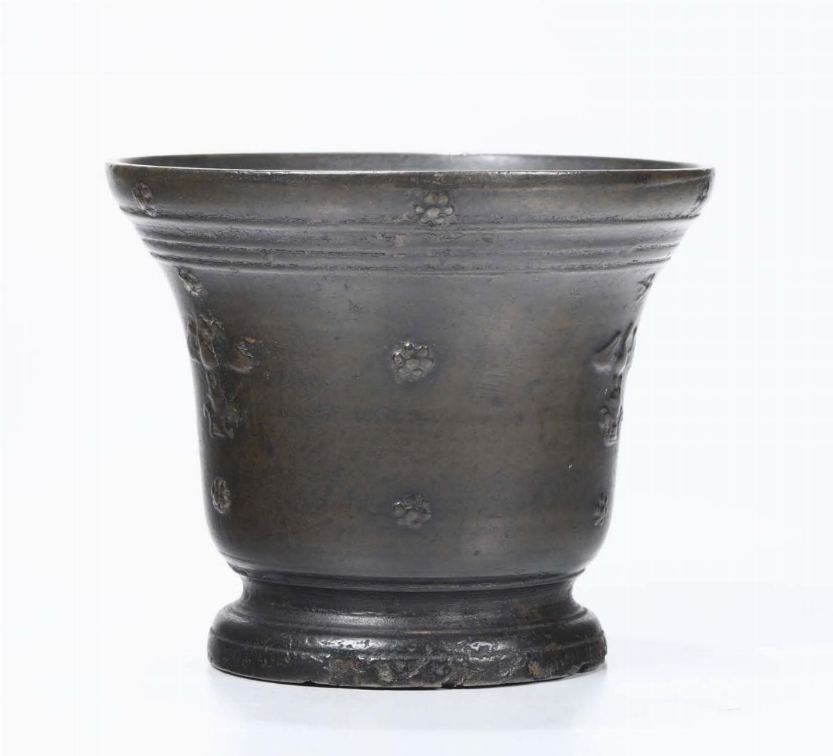 Mortaio in Bronzo Fuso e Cesellato. Fonditore Italiano o D’oltralpe del XVII Secolo
