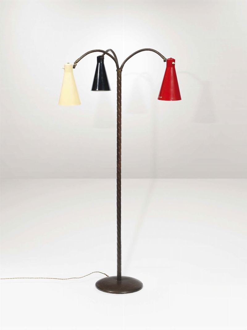 Lampada da terra con diffusori orientabili in metallo laccato e struttura in ottone lucido.  - Asta Design - Cambi Casa d'Aste