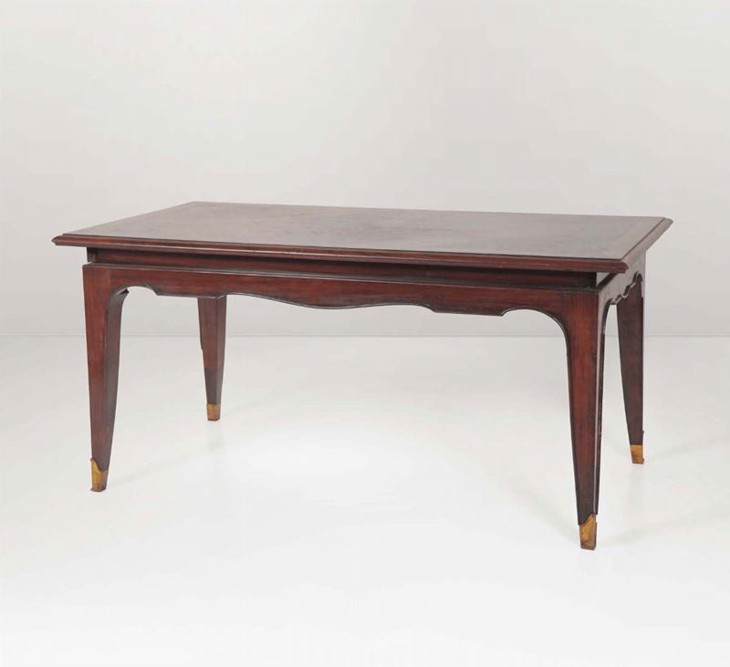 Tavolo in legno con dettagli in ottone.  - Auction Design - Cambi Casa d'Aste