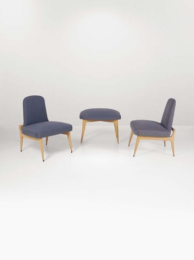 Coppia di Poltroncine e Sgabello in Legno di Acero e Rivestimento in Tessuto.