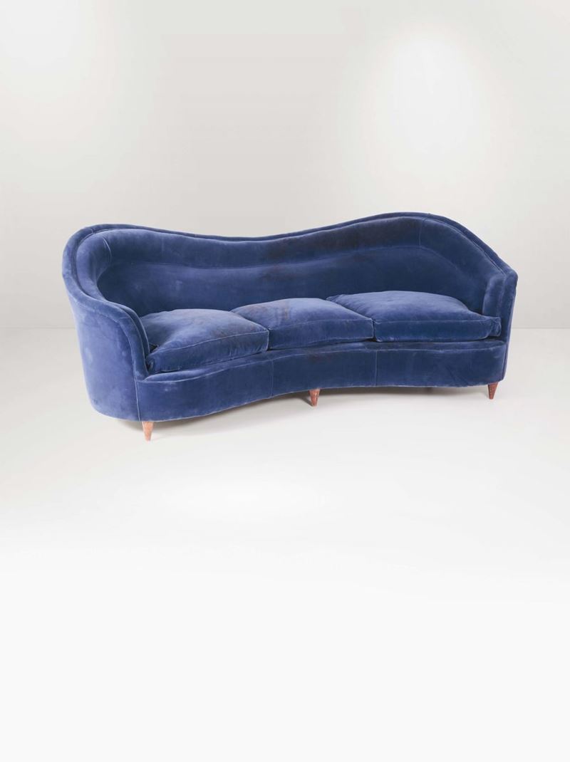 Divano con struttura in legno e rivestimenti in tessuto.  - Asta Design - Cambi Casa d'Aste