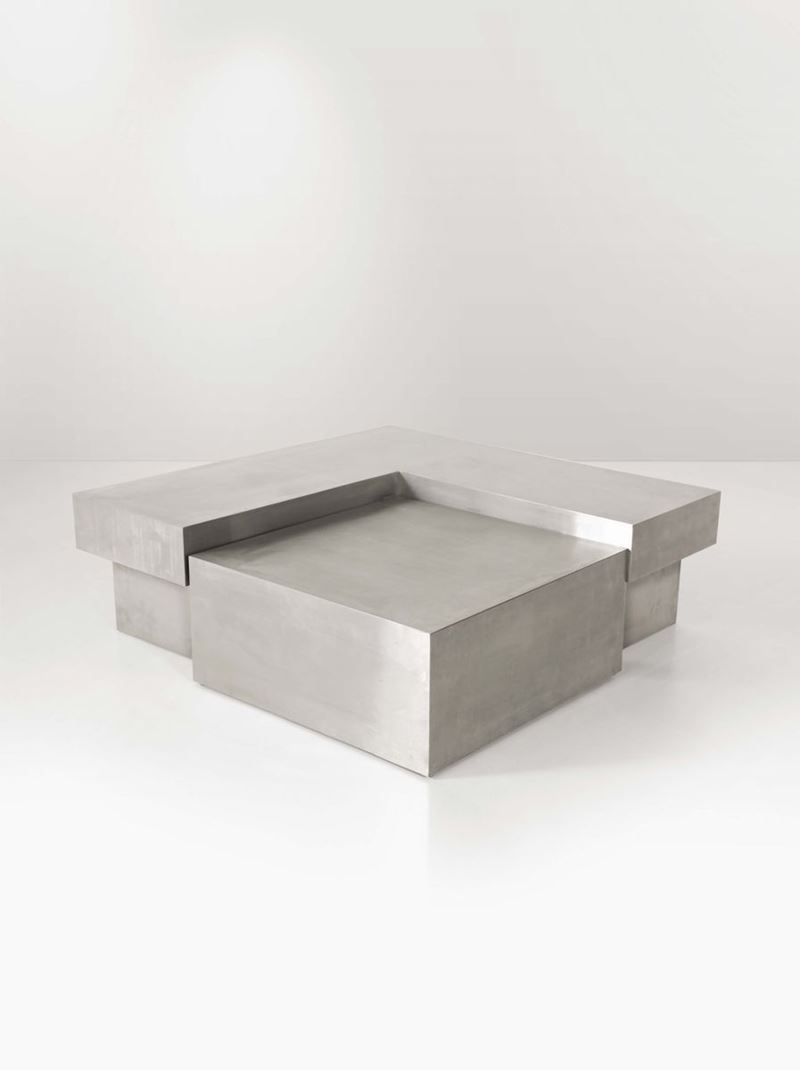 Tavolo basso modulare con struttura in legno e rivestimenti in acciaio.  - Auction Design - Cambi Casa d'Aste