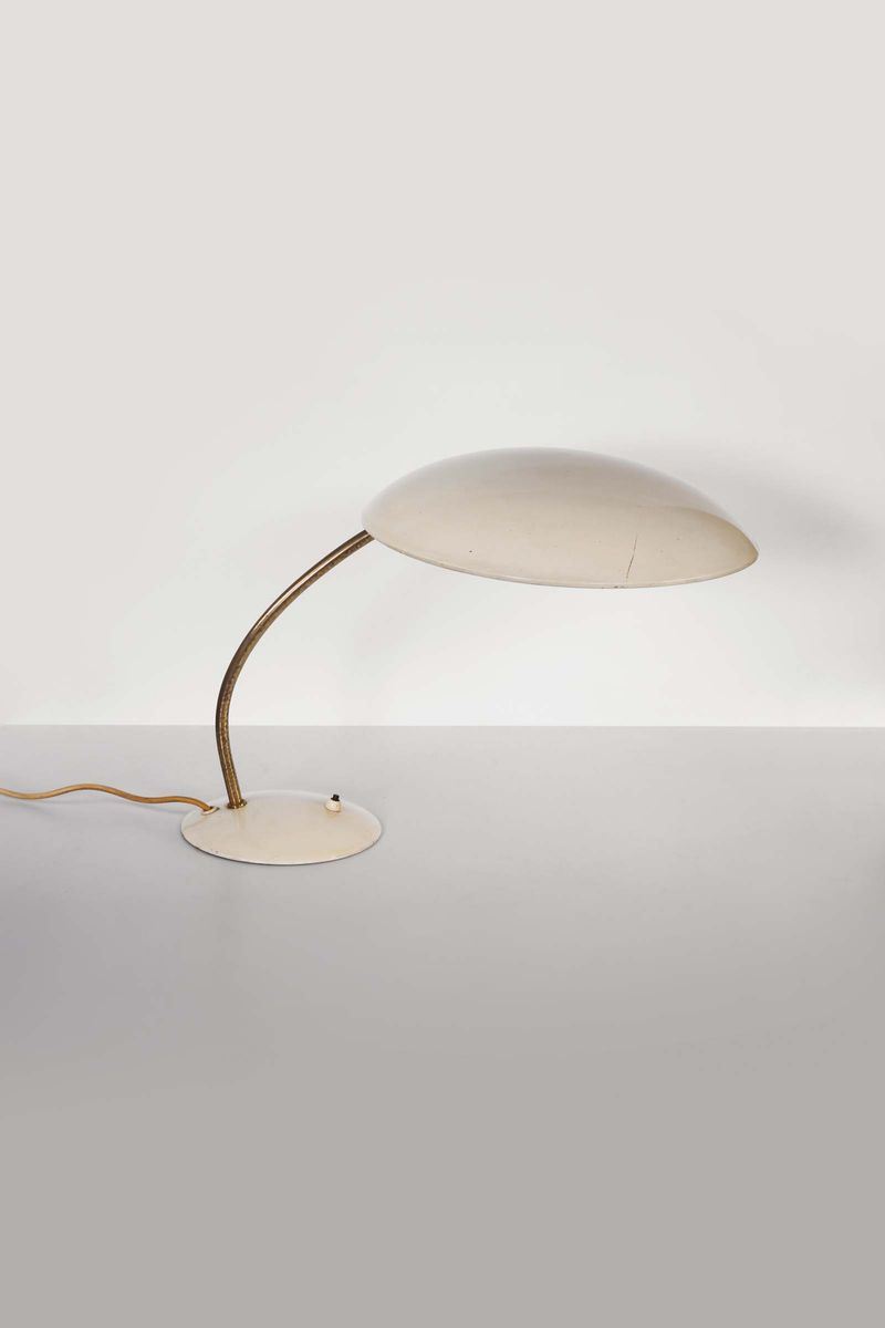 Lampada da tavolo con struttura in ottone e metallo laccato.  - Auction Design - Cambi Casa d'Aste