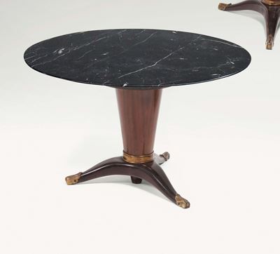Tavolo Basso con Base in Legno e Legno Ebanizzato, Dettagli in Ottone e Piano in Marmo Marquinia.