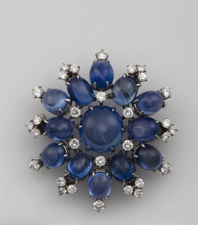 Bulgari. Spilla con Zaffiri Sri Lanka Taglio Cabochon e Diamanti