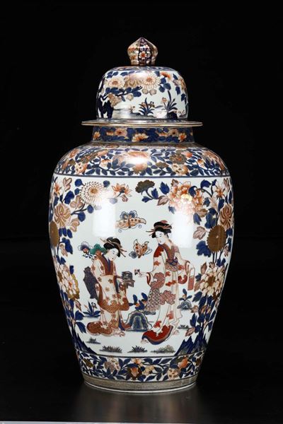 Potiche con Coperchio in Porcellana Imari con Raffigurazione di Bijin, Giappone, XIX Secolo