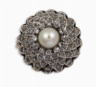 Anello con Perla e Rosette di Diamante