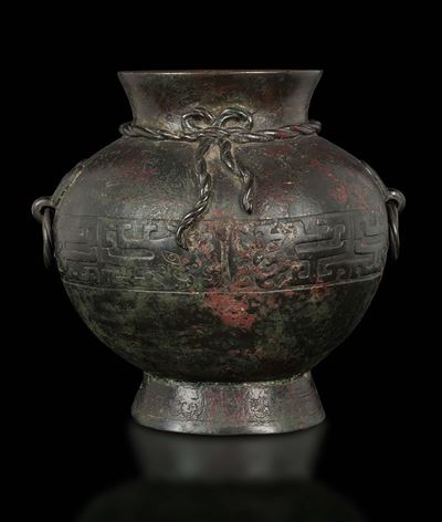 Vaso in Bronzo con Manici Ad Anelli e Decoro D'ispirazione Arcaica, Cina, Dinastia Ming, XVII Sec...