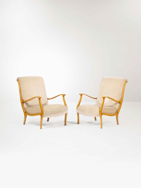 Coppia di poltrone con struttura in legno e rivestimento in tessuto. Prod. Italia, 1950 ca.