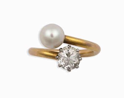 Anello Contrarié con Perla Coltivata e Diamante di Vecchio Taglio di Ct 1,00 Circa