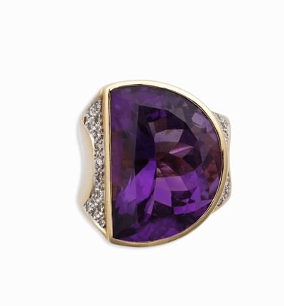 Anello con Ametista e Pavé di Diamanti