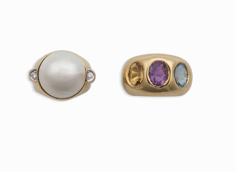 Lotto composto da anello con perla mabé e due piccoli diamanti ed anello con topazi e quarzi  - Asta Vintage, Gioielli e Bijoux - Cambi Casa d'Aste