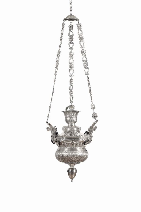 Monumentale lampada votiva pensile in argento fuso, sbalzato e cesellato, Roma, datata 1844, bollo camerale e marchio dell’orefice Stefano Fedeli (1815 – 1870…).