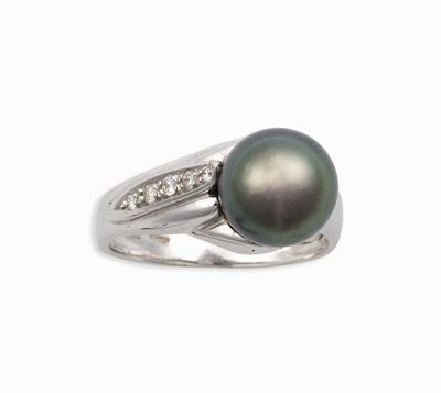 Anello con Perla Grigia e Diamanti