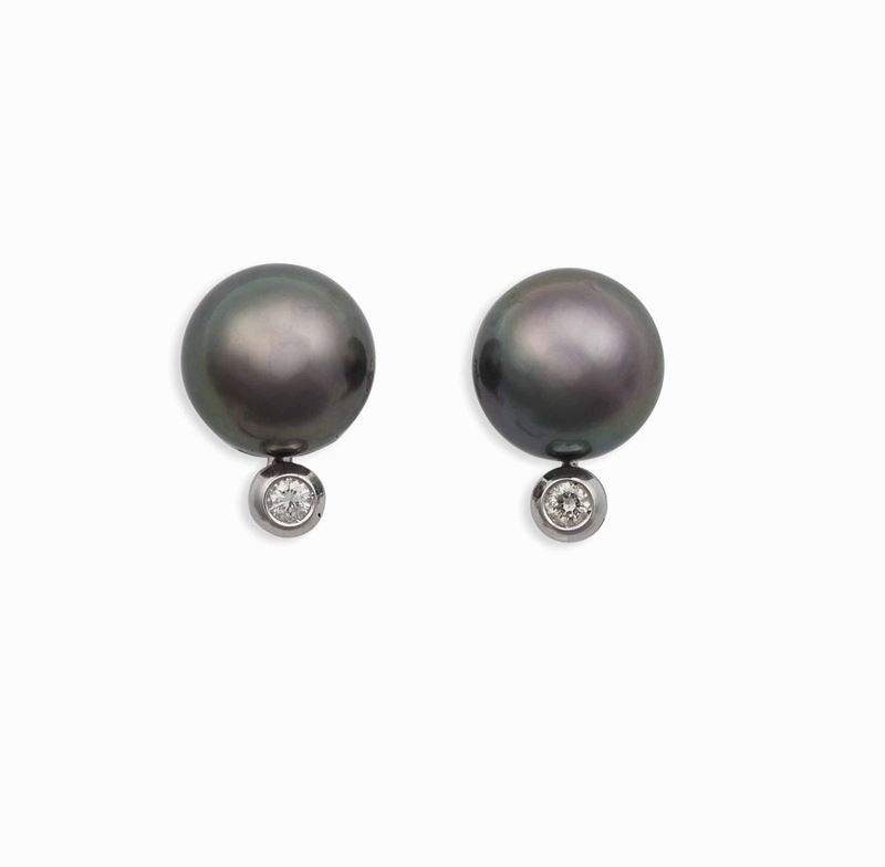 Orecchini con perle grigie e piccoli diamanti  - Auction Vintage, Jewels and Bijoux - Cambi Casa d'Aste