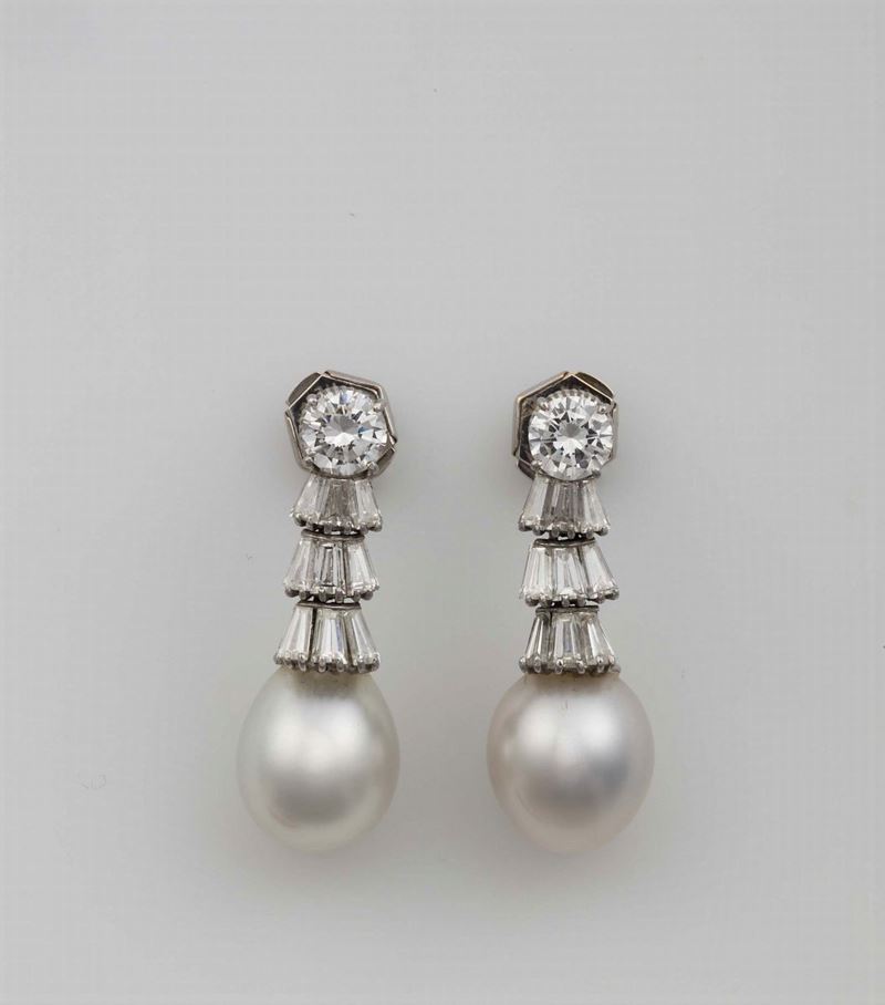 Pair of diamonds and cultured pearls earrings  - Auction Fine Jewels - Cambi Casa d'Aste