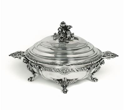 Zuppiera in Argento Fuso, Sbalzato e Cesellato. Parigi, Argentiere Harloux, Ultimo Quarto del XIX...
