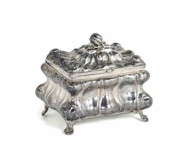 A box in molten, embossed and chiselled silver, silversmith Pavel Ovchinnikov, Saint Petersburg 19th century