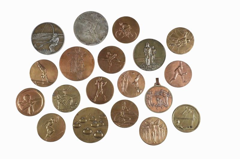 Anonimo del XX secolo Lotto di 19 monete in bronzo  - Asta Lo Sport nell'Arte - Cambi Casa d'Aste