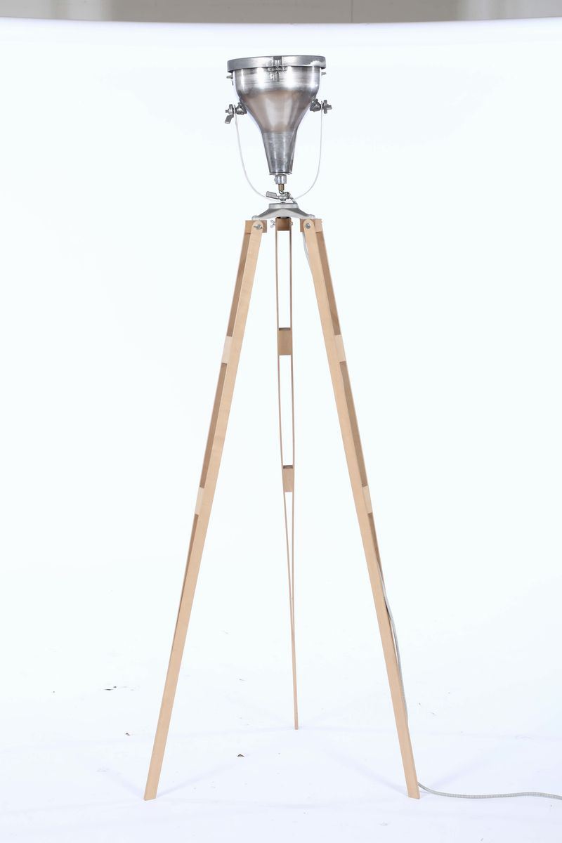 Lampada da terra con treppiede, American Vintage, XX secolo  - Auction Fine Art - Cambi Casa d'Aste