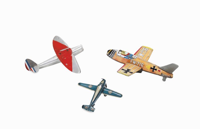 Lotto di tre modellini di aereo  - Auction Sporting Art - Cambi Casa d'Aste