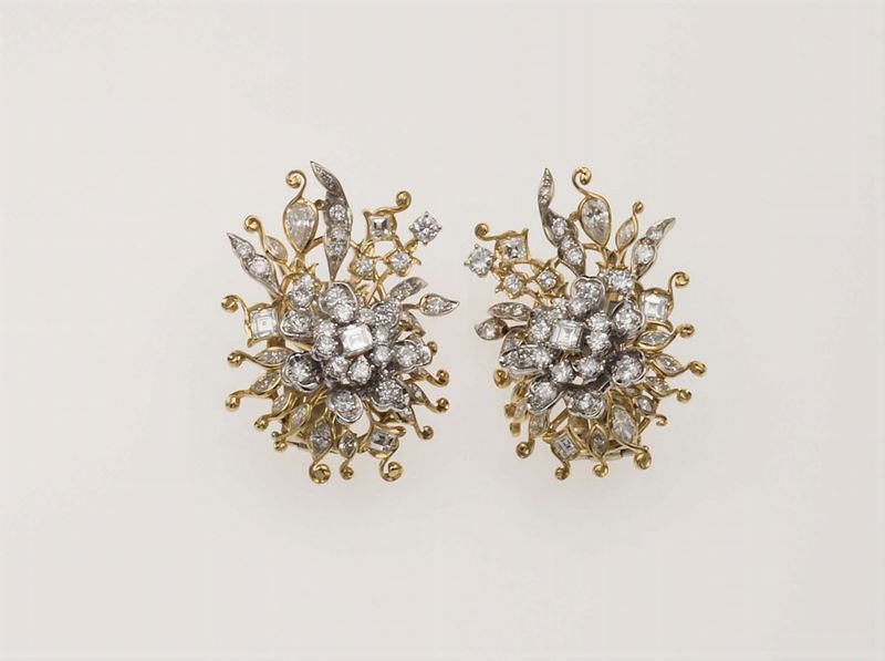 Pair of diamonds and gold earrings  - Auction Fine Jewels - Cambi Casa d'Aste