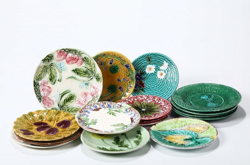 Sedici piatti francesi Barbotine, inizio XX secolo  - Auction Asta a Tempo antiquariato - II - Cambi Casa d'Aste