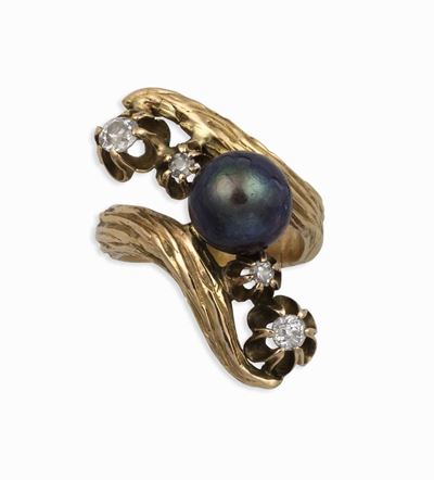 Anello con Perla Grigia e Piccoli Diamanti