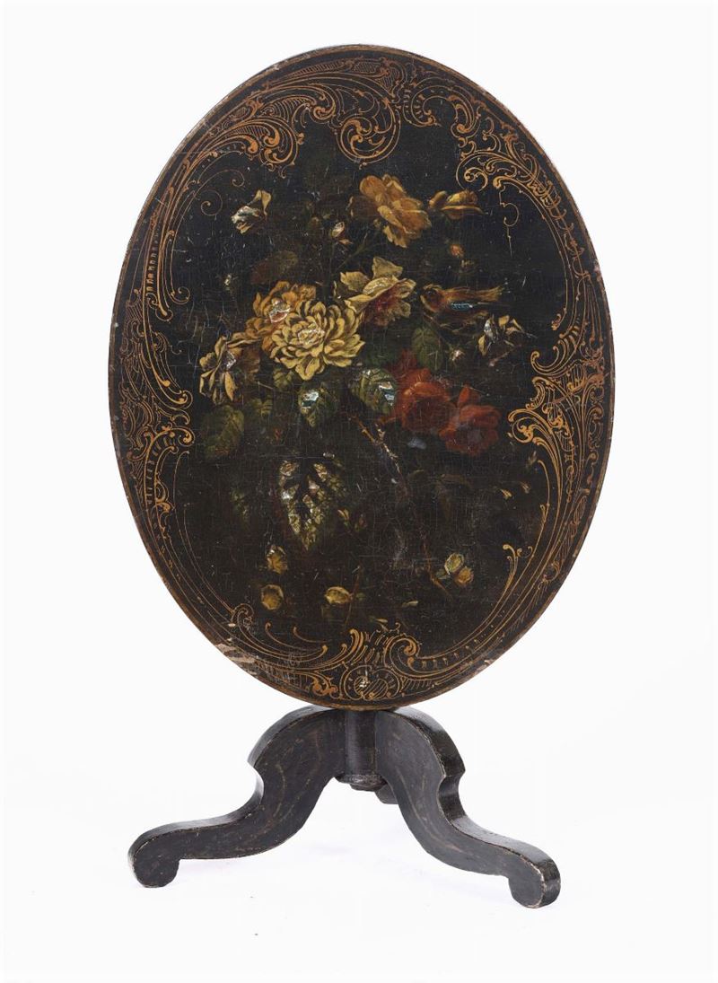 Tavolino in legno ebanizzato con piano ovale dipinto in policromia  - Auction Fine Art - Cambi Casa d'Aste