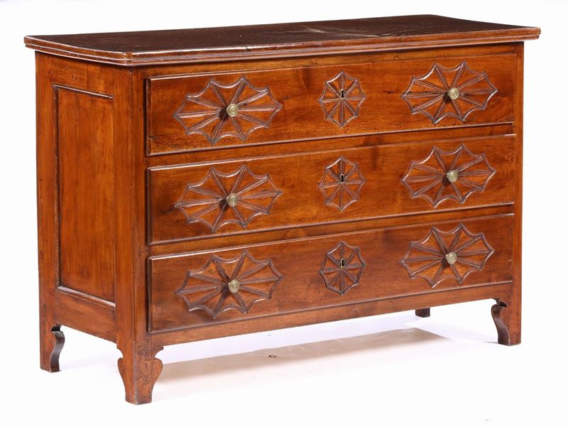 Comò a tre cassetti in legno intagliato, XIX secolo  - Auction Asta a Tempo antiquariato - II - Cambi Casa d'Aste