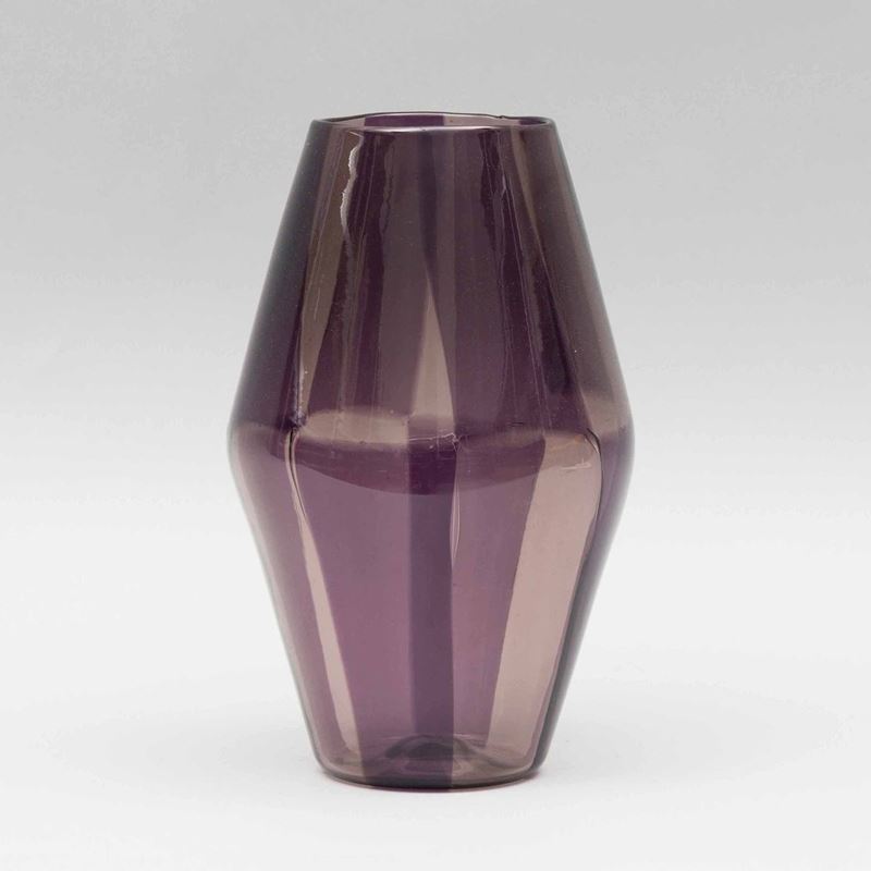 Fulvio Bianconi, Venini, Murano, 1950 ca. A diamond-shaped vase in blown glass with a vertical band decor in straw and cyclamen colours  - Auction Murano '900 - II - Cambi Casa d'Aste