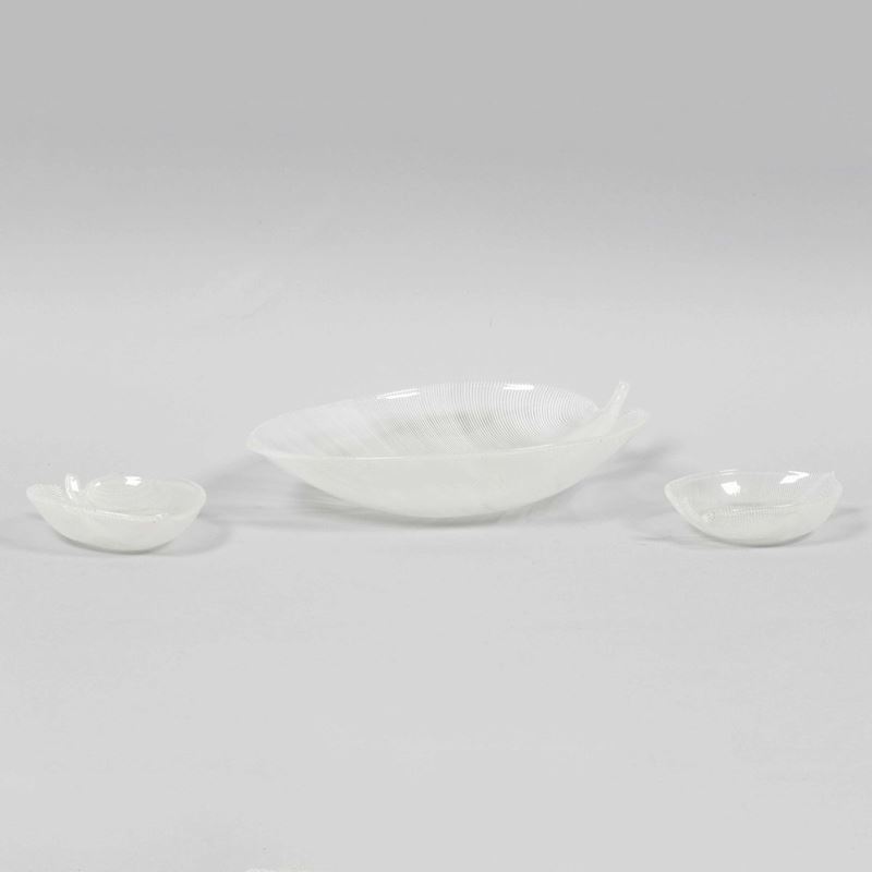 Tyra Lundgren, Venini, Murano, 1937. Three blown-glass leaves with a filigree milk glass decor  - Auction Murano '900 - II - Cambi Casa d'Aste