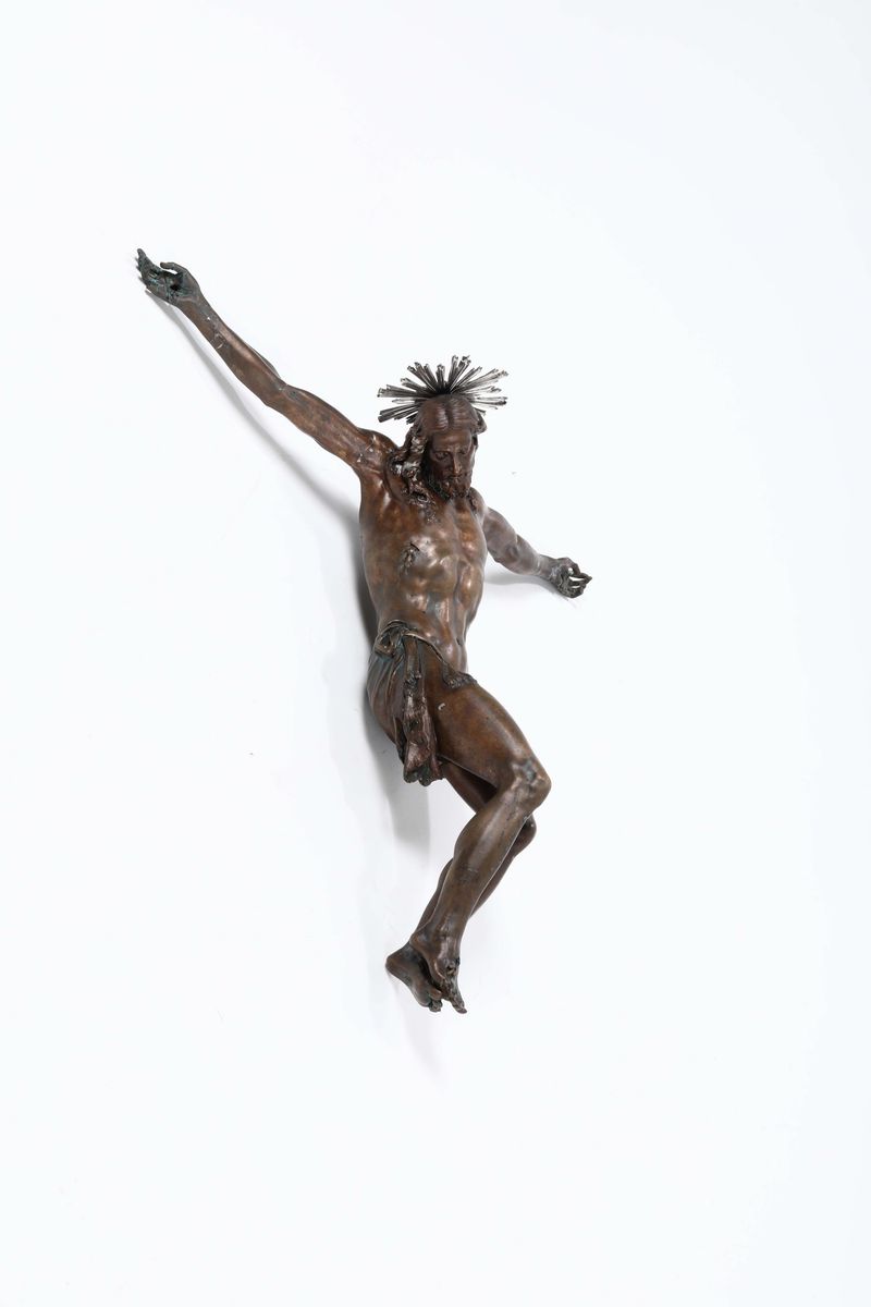 Cristo Morto in Bronzo Fuso, Cesellato e Patinato. Aureola in Argento Sbalzato. Arte Barocca Ital...