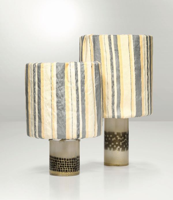Coppia di lampade da tavolo in vetro di Murano con diffusore in tessuto.