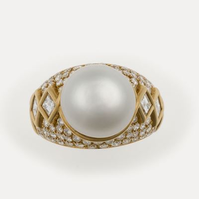 Anello con Perla Coltivata con Diamanti