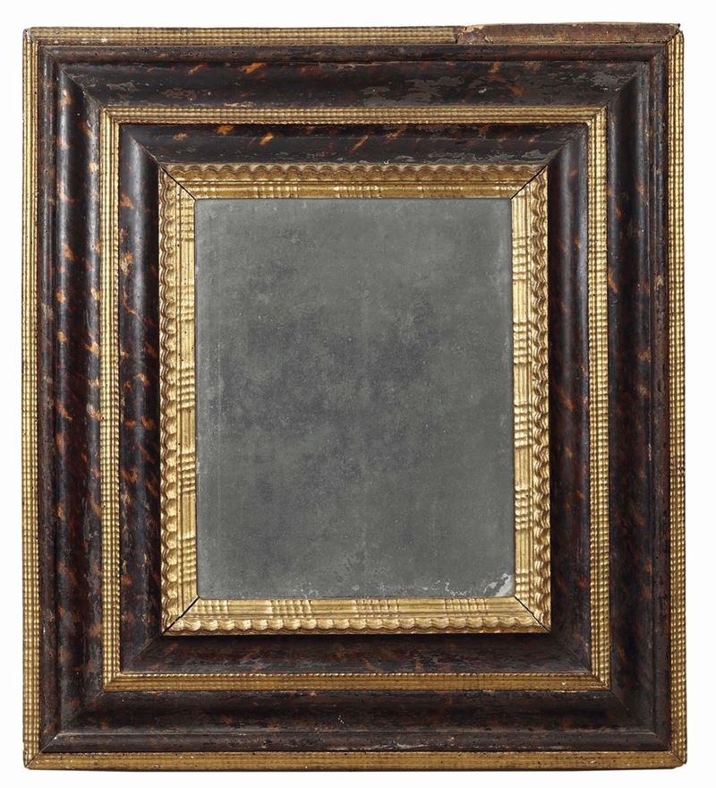 Cornice in legno intagliato e dipinto a finta tartaruga, XVII-XVIII secolo  - Asta Antiquariato - Cambi Casa d'Aste